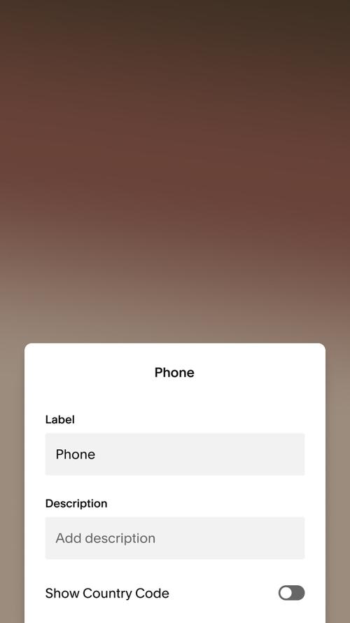 Interfaccia utente che mostra la modifica di un modulo di contatto sul sito web, con una casella di consenso sul campo del telefono e l'opzione di iscrizione al marketing via SMS attivata.