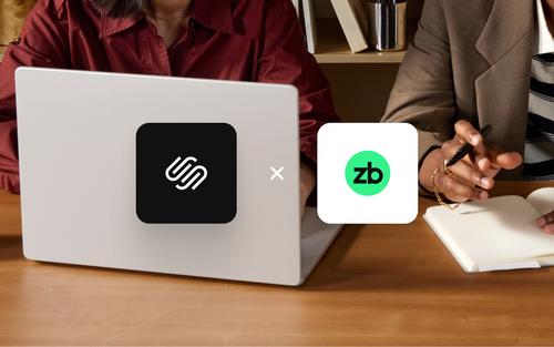 ノートパソコンとノートを使って作業する2人の人物の写真を背景に、SquarespaceとZenBusinessのロゴが乗算記号を挟んで横一列に表示されている。
