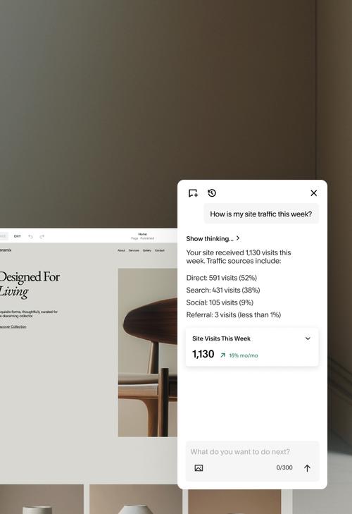 Um painel de assistente de IA responde à pergunta "Como está o tráfego do meu site esta semana?" com uma análise de visitas 1.130 por fonte, aberto ao lado de um site de móveis com o título "Projetado para Viver".