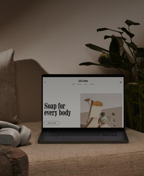 Plantilla de tienda online de Squarespace que muestra una tienda de jabones personalizados.