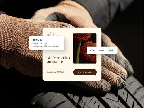 $500에 대한 '인보이스를 받았습니다'라는 알림과 '청구 대상' 섹션, '수락 및 결제' 버튼, 인보이스 #0001의 '결제 완료' 상태를 보여주는 디지털 인보이스 알림